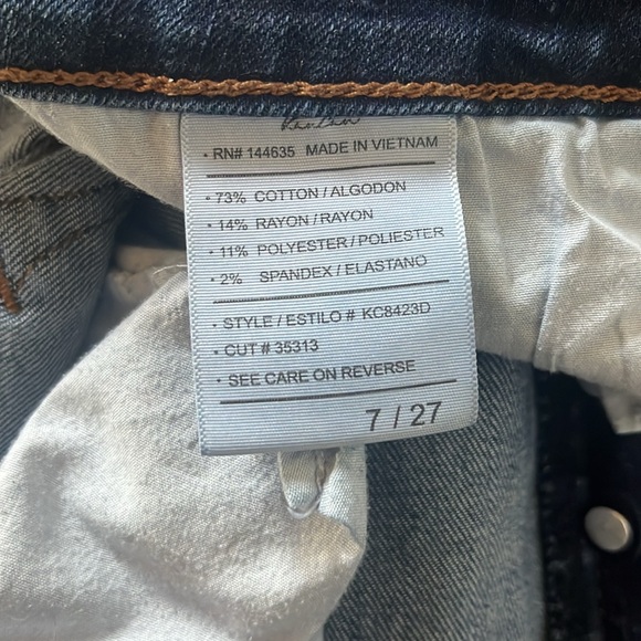 Women’s KanCan raw edge ripped jeans, size 27 good condition lightly worn - Picture 6 of 7